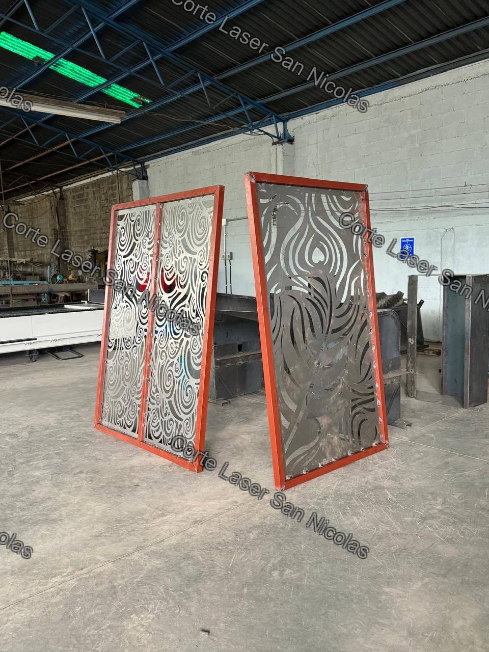 Celosia metalica residencial instalada en fachada